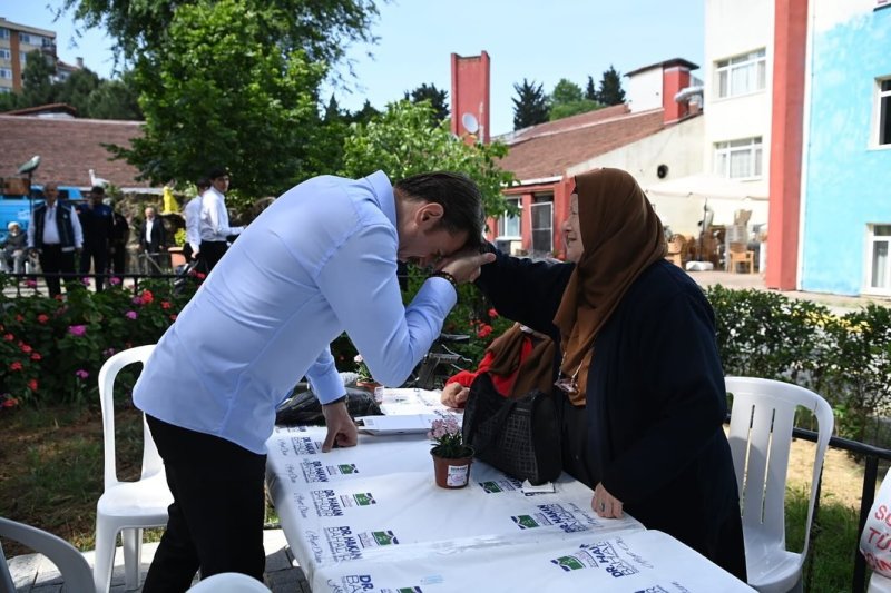 “Annelerimiz başımızın tacı”