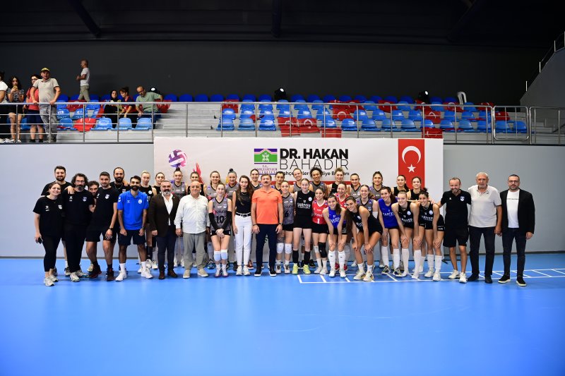 Cumhuriyet Kupası Kadınlar Voleybol Turnuvası Başladı